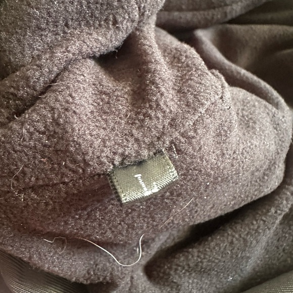 Tolasmik Black Cap with Striped Ties - Picture 4 of 7